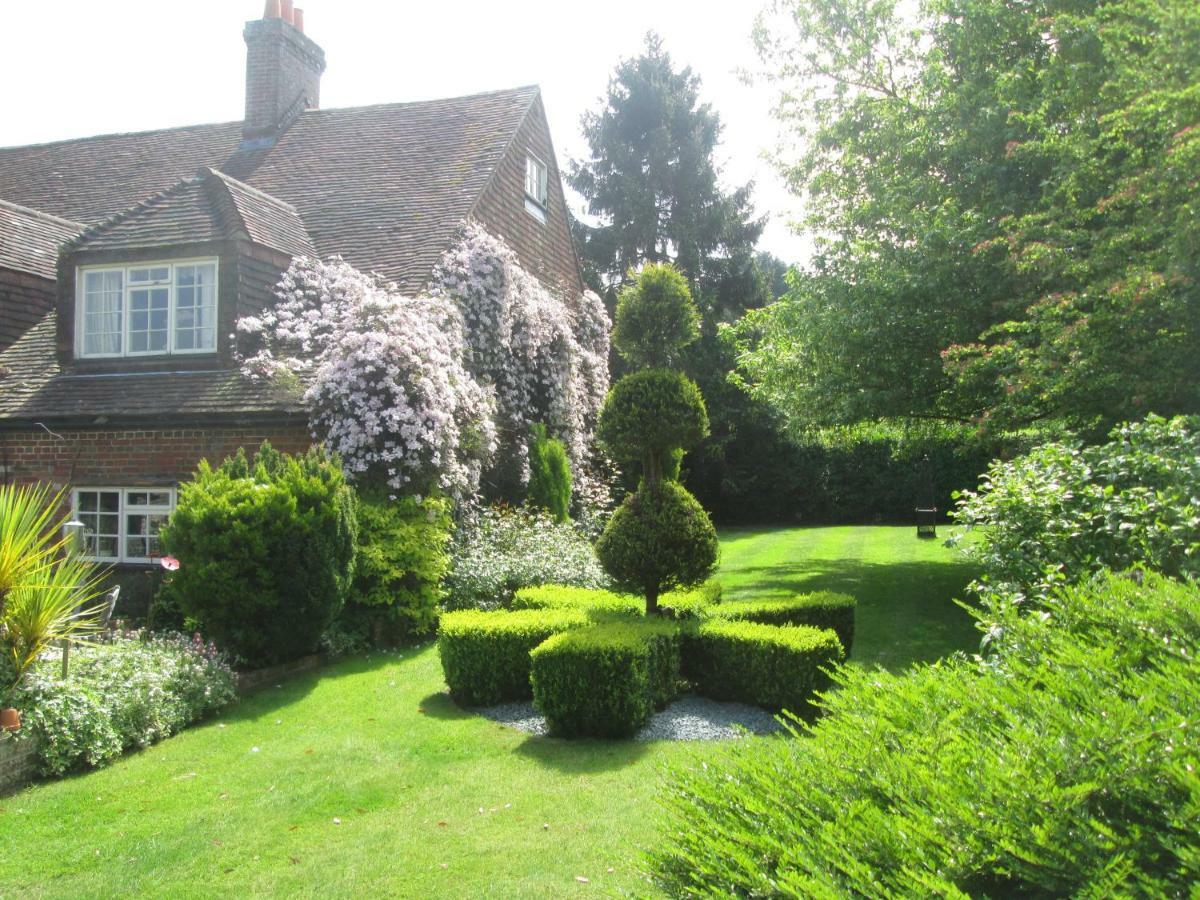 Clayton Wickham Farmhouse Bed & Breakfast Hurstpierpoint Exterior photo