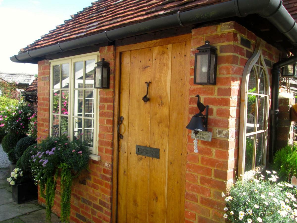 Clayton Wickham Farmhouse Bed & Breakfast Hurstpierpoint Exterior photo